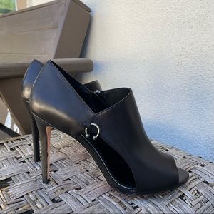 Elie Tahari Black Peep Toe Heel